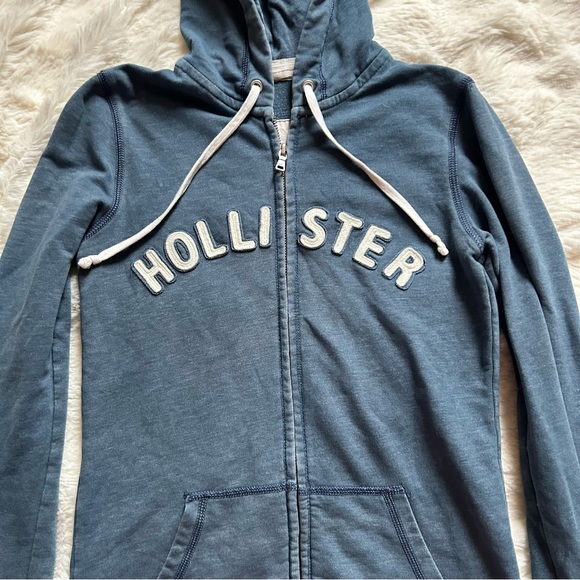 Y2K Hollister navy zip-up hoodie with classic logo embroidery — polkadot hood ❤️ - Picture 2 of 5
